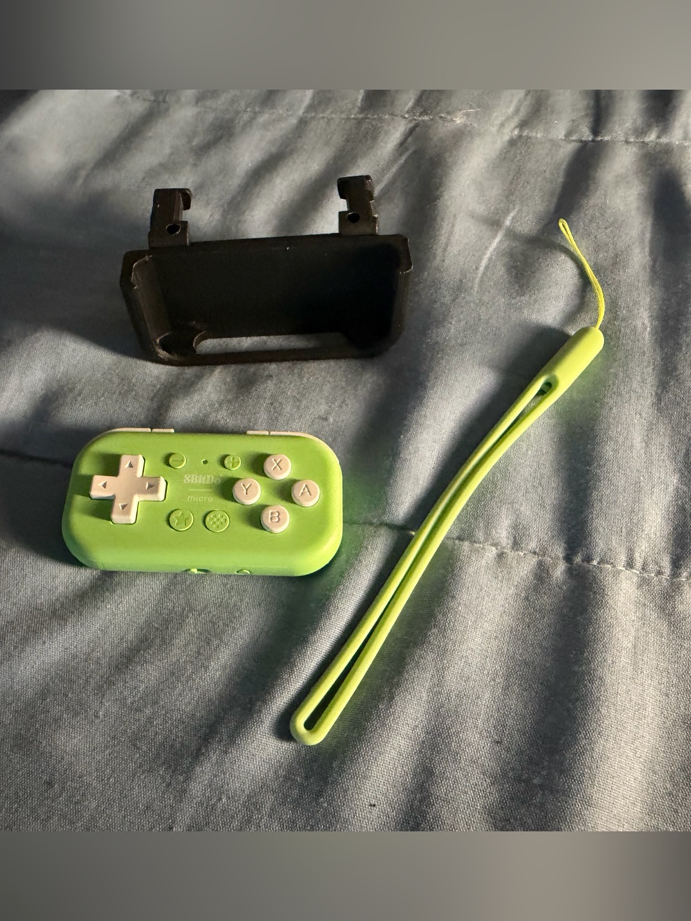 8bitdo Micro Mobile Gaming Bluetooth Controller with Adjustable Phone Grip